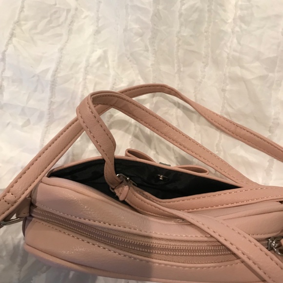 Guess Bella wallet on a String crossbody NWOT - Picture 3 of 7